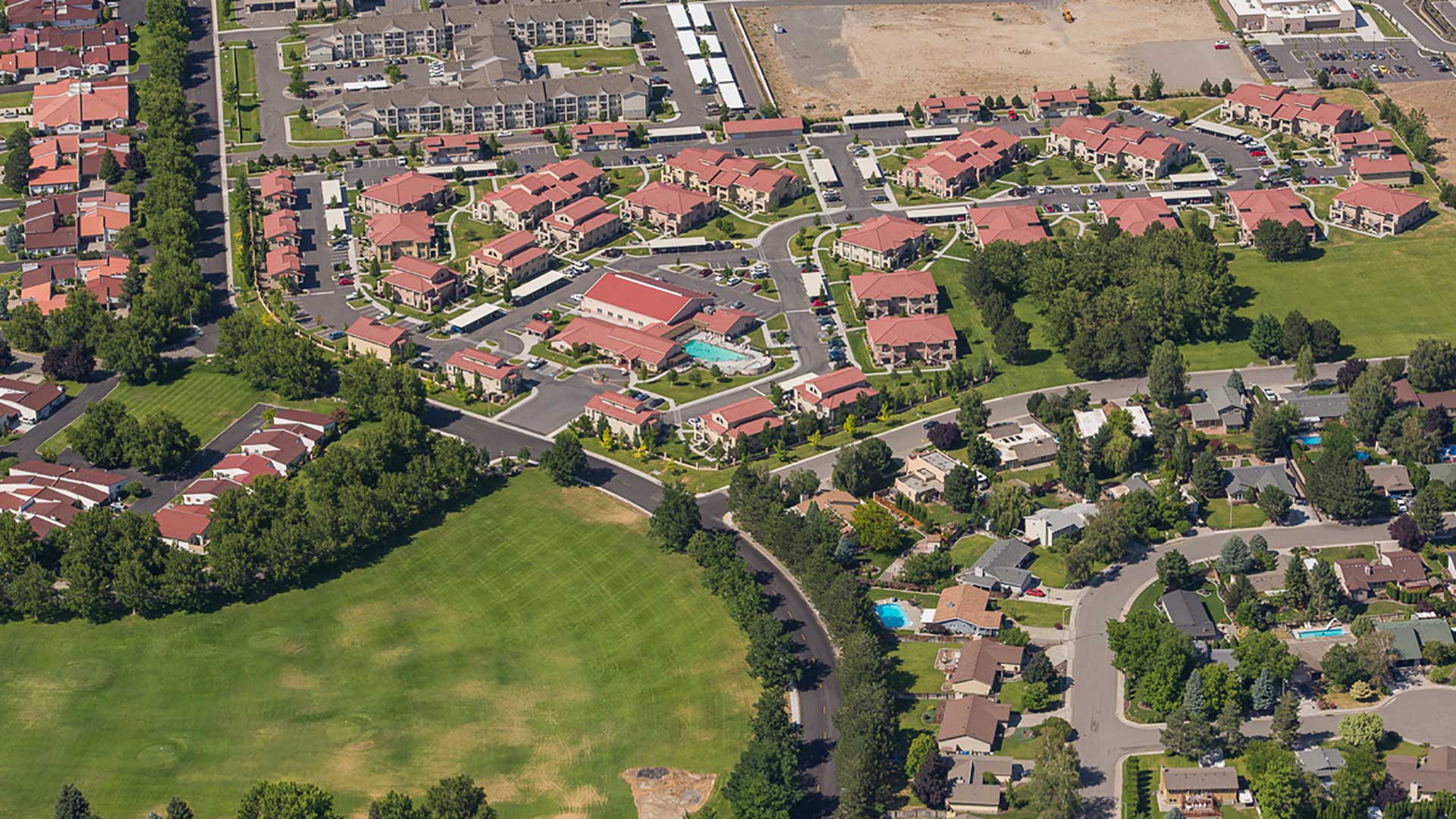 Bella Vista Apartments - aerial