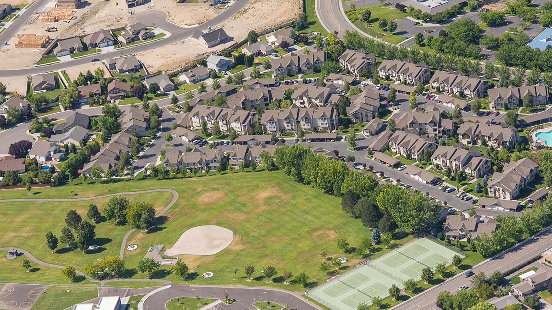 Grandridge Apartments - aerial